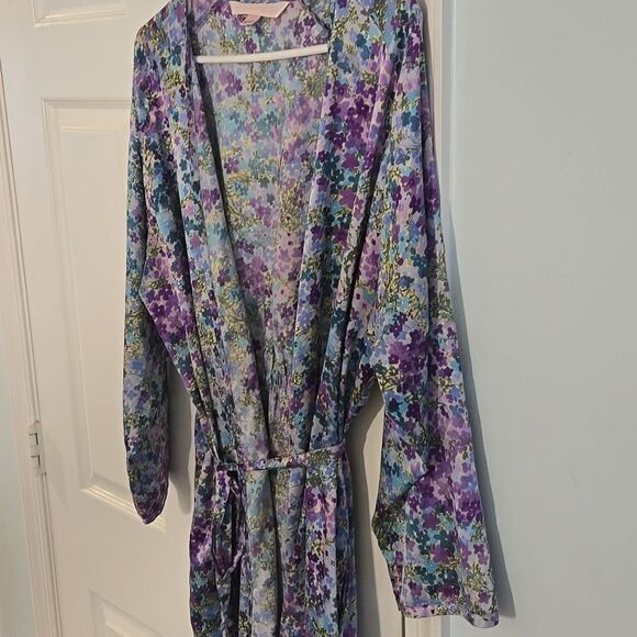 Victoria's Secret Purple and Blue Floral Robe - Picture 6 of 7